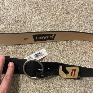 NWT Levi’s belt with silver belt buckle